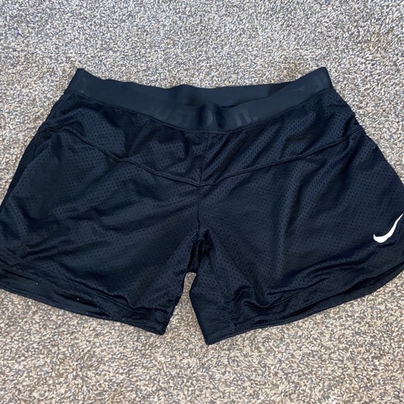 REVERSIBLE NIKE DRI FIT SHORTS - Picture 3 of 5